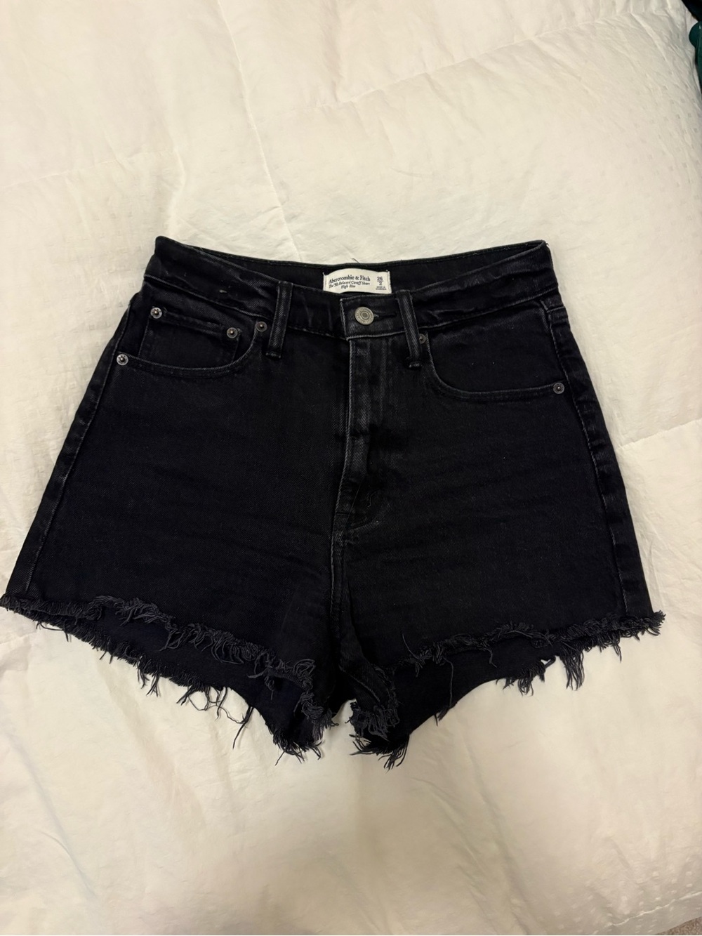 Abercrombie & Fitch 90s Relaxed Cut Off High-Rise Jean Shorts